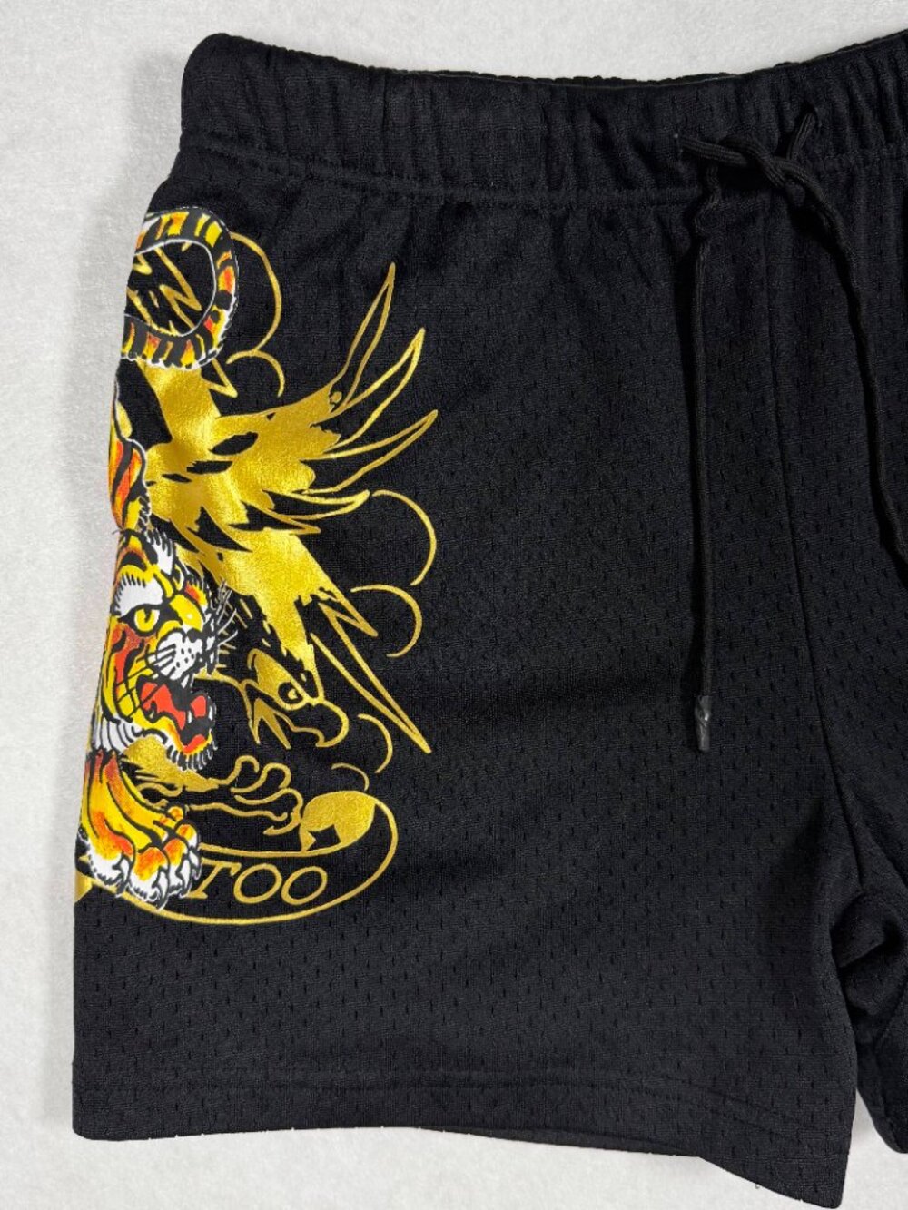 Ed Hardy Crawling Tigers Short Gently Worn print is in excellent condition Size: - Picture 2 of 11